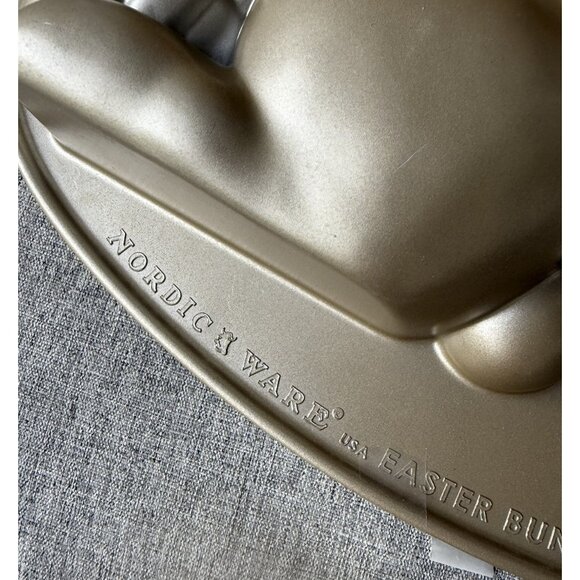 Williams Sonoma Nordic Ware Easter Bunny 3D Cake Pan Rabbit W/ Basket - Picture 3 of 6